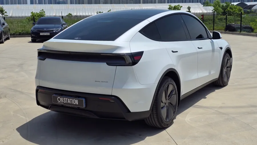 Tesla Model Yのカーフィルム施工事例 施工写真 5