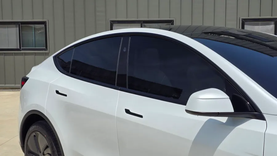 Tesla Model Yのカーフィルム施工事例 施工写真 6