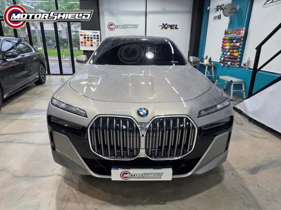 BMW 7 Seriesのカーラッピング事例｜費用目安・仕上がり 施工写真 2-1