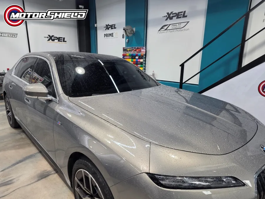 BMW 7 Seriesのカーラッピング事例｜費用目安・仕上がり 施工写真 4-1