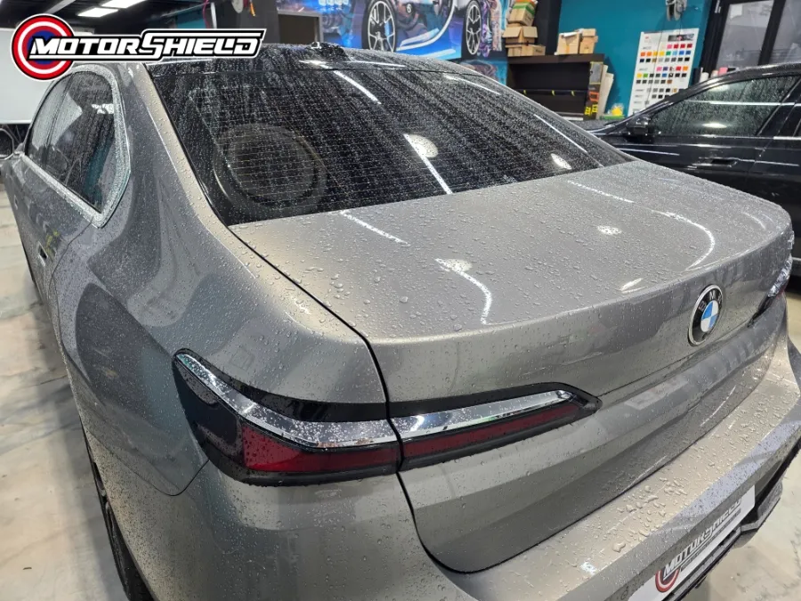 BMW 7 Seriesのカーラッピング事例｜費用目安・仕上がり 施工写真 2-2