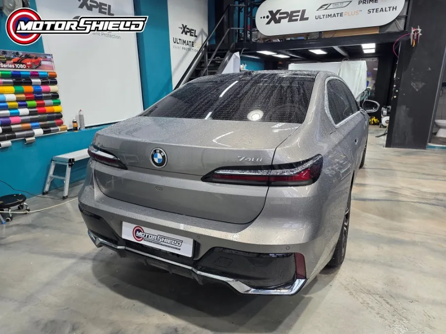 BMW 7 Seriesのカーラッピング事例｜費用目安・仕上がり 施工写真 4-2