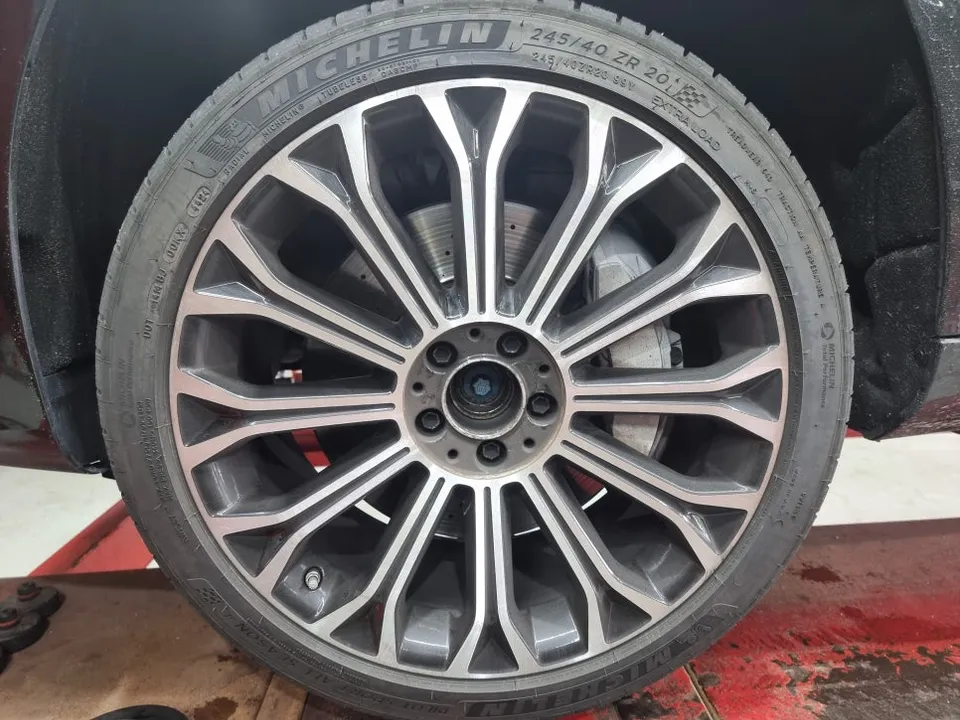 Mercedes-Benz S-Classのホイールリペア・塗装事例 施工写真 1-2