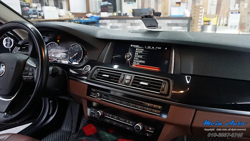 BMW 5 SeriesのAndroid Auto・CarPlay取付事例 施工写真 1-2