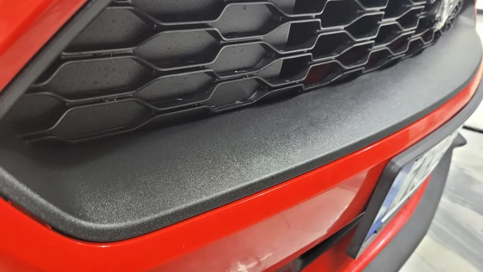 Ford Mustang Convertibleのカーラッピング事例｜費用目安・仕上がり 施工写真 1-1