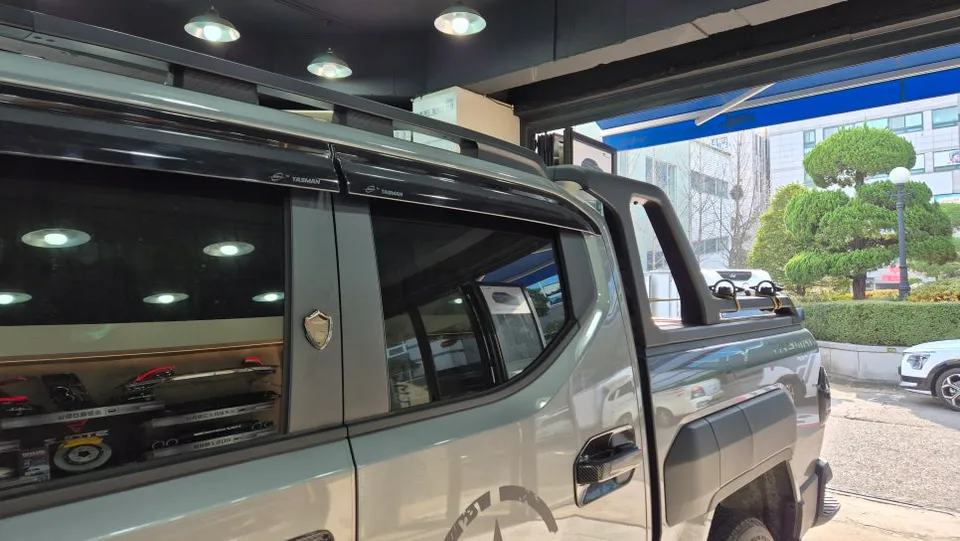 Kia Tasman vinyl wrap - Kia Tasman Vinyl Wrap Review — Glossy Trim Upgrade photo 4