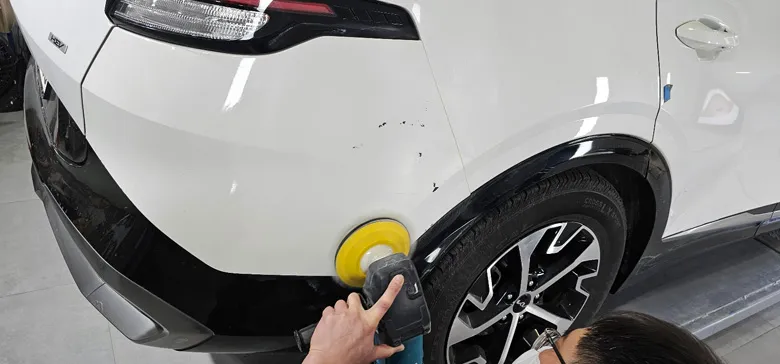 Kia Sportageのガラスコーティング事例 施工写真 3-1