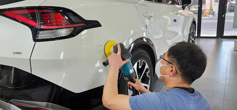 Kia Sportageのガラスコーティング事例 施工写真 1-2