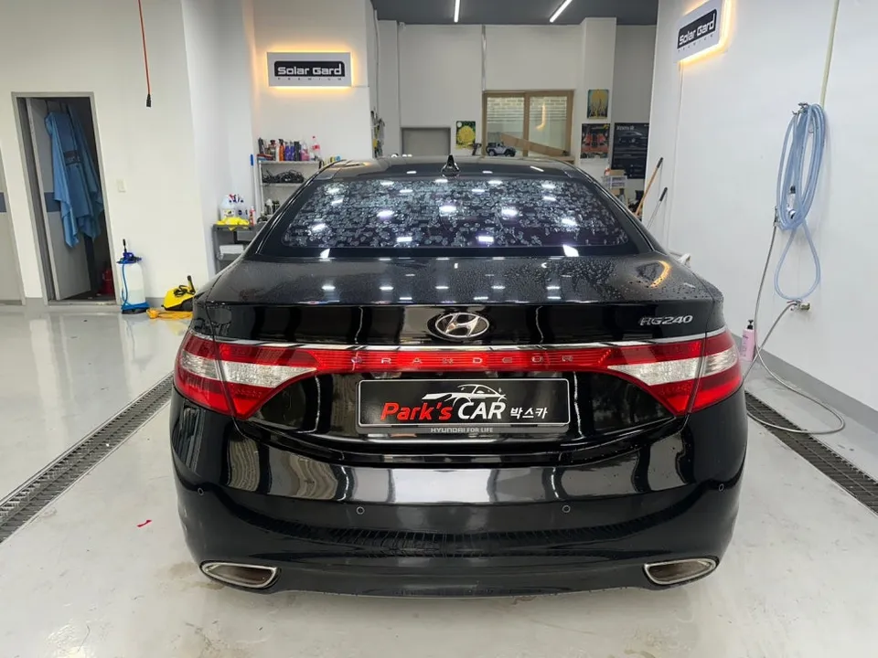 Hyundai Grandeur HGのカーフィルム施工事例 施工写真 2-1