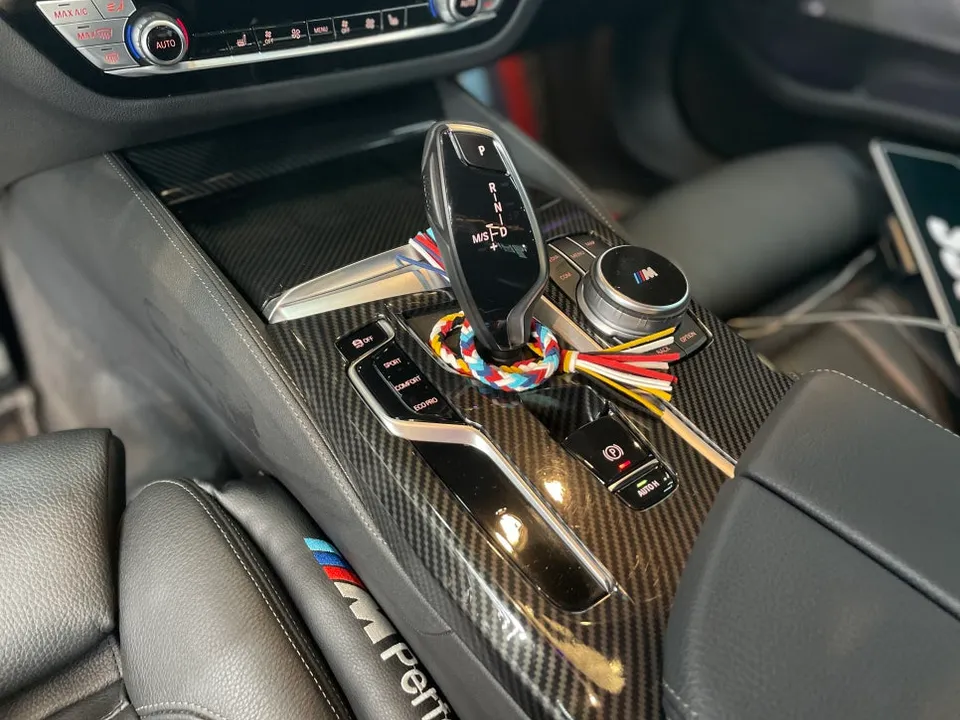 BMW 5 Series G30のカーラッピング事例|費用目安・仕上がり 施工写真 4-1