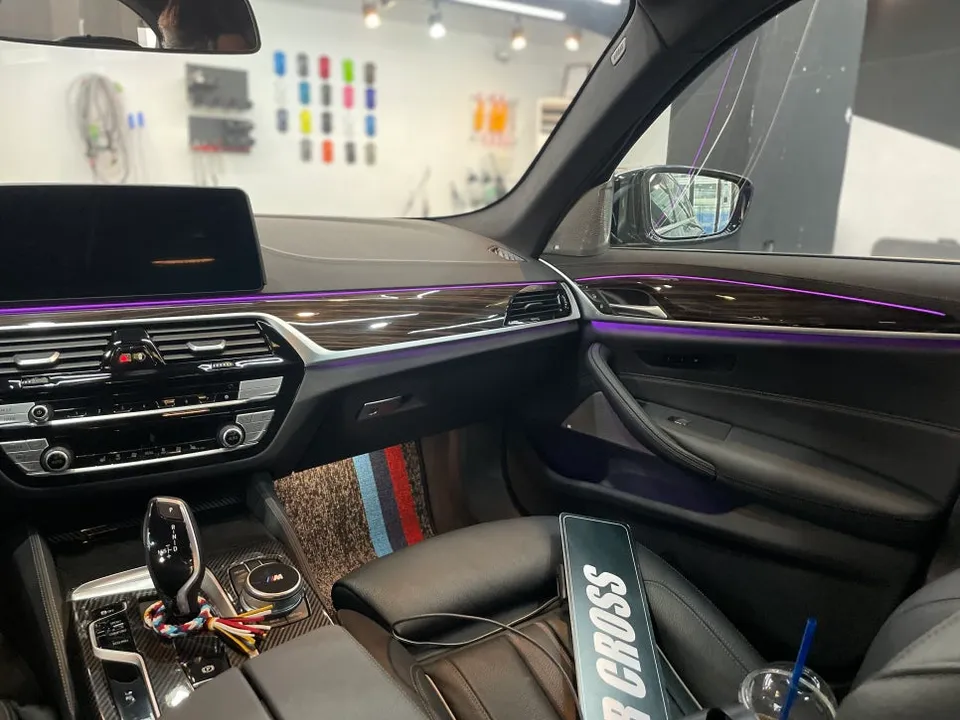 BMW 5 Series G30のカーラッピング事例|費用目安・仕上がり 施工写真 2-2