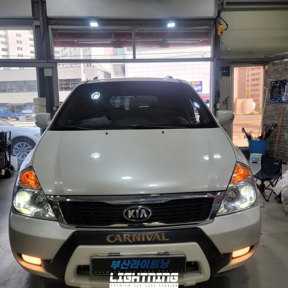 Kia Carnivalのカーフィルム施工事例｜費用目安・仕上がり 施工写真 1-3