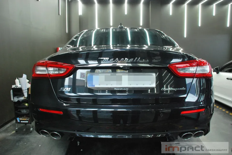 Maserati Quattroporteのカーラッピング事例|費用目安・仕上がり 施工写真 1-1