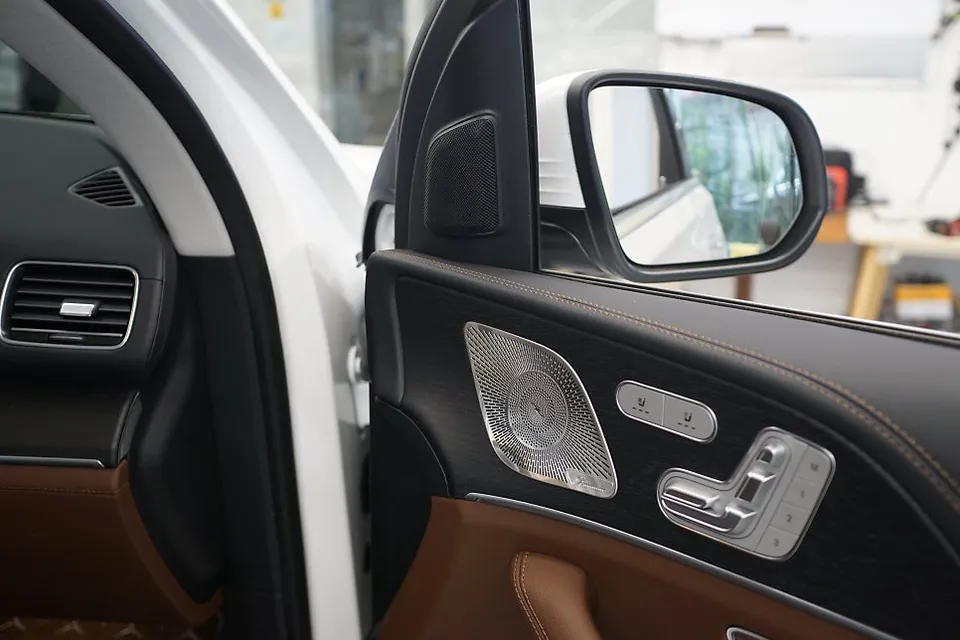 Mercedes-Benz GLE Ambient Lighting Upgrade - Enhanced Luxury photo 2