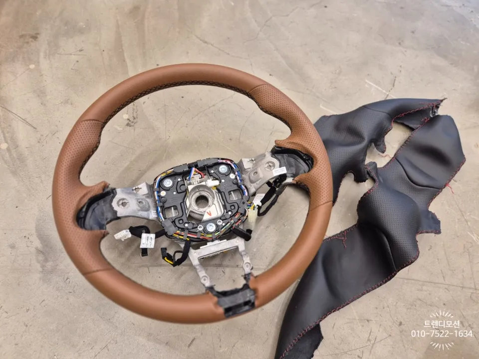 Genesis GV70 steering wheel - Genesis GV70 Steering Wheel Customization Review photo 4
