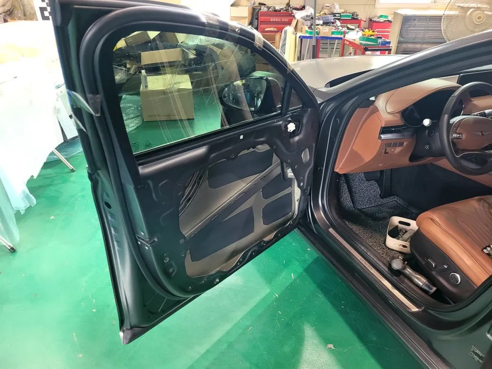Genesis G80 Interior Customization Review — Enhanced Soft Closing photo 4