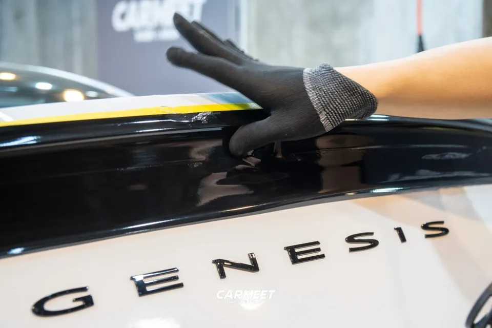 Genesis G80のカーラッピング事例|クロームパーツのブラックアウト 施工写真 1-2