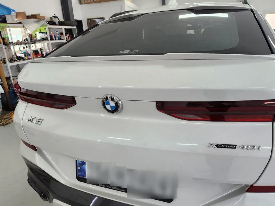 BMW X6 G06 vinyl wrap - BMW X6 G06 Vinyl Wrap Review: All-Black Accents photo 5