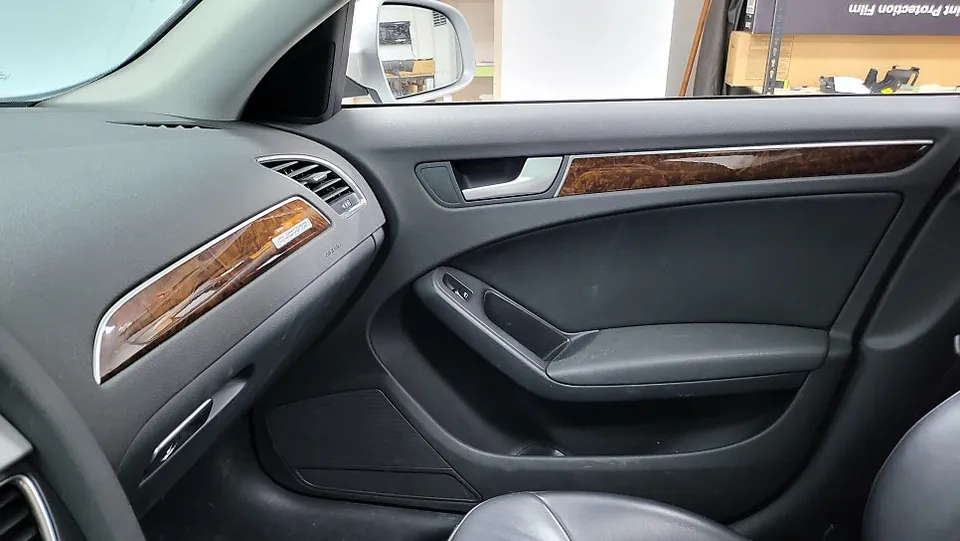 Audi A4のカーラッピング事例|費用目安と仕上がり 施工写真 3-2