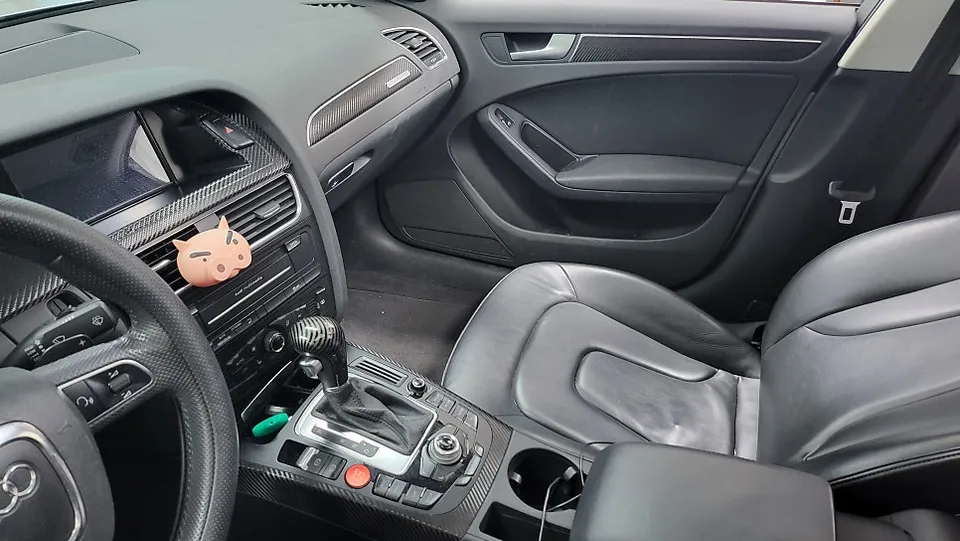 Audi A4のカーラッピング事例|費用目安と仕上がり 施工写真 2-3