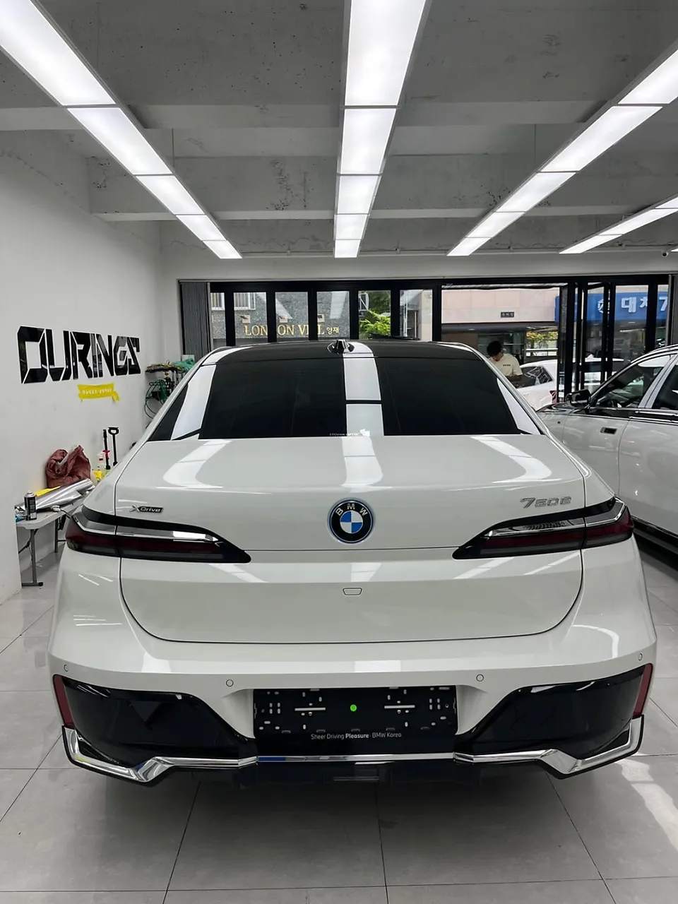 BMW 7 Seriesのカーラッピング事例｜費用目安・仕上がり 施工写真 1-1