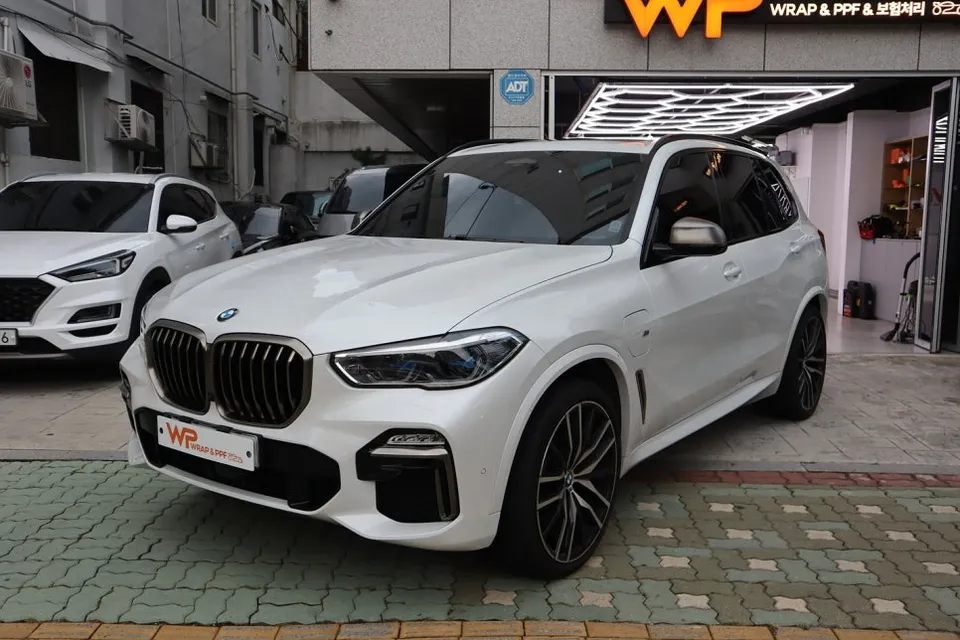 BMW X5のカーラッピング事例|費用目安・仕上がり 施工写真 3-1