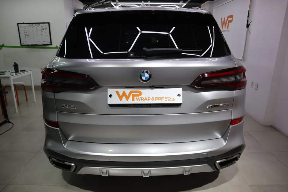 BMW X5のカーラッピング事例|費用目安・仕上がり 施工写真 1-2