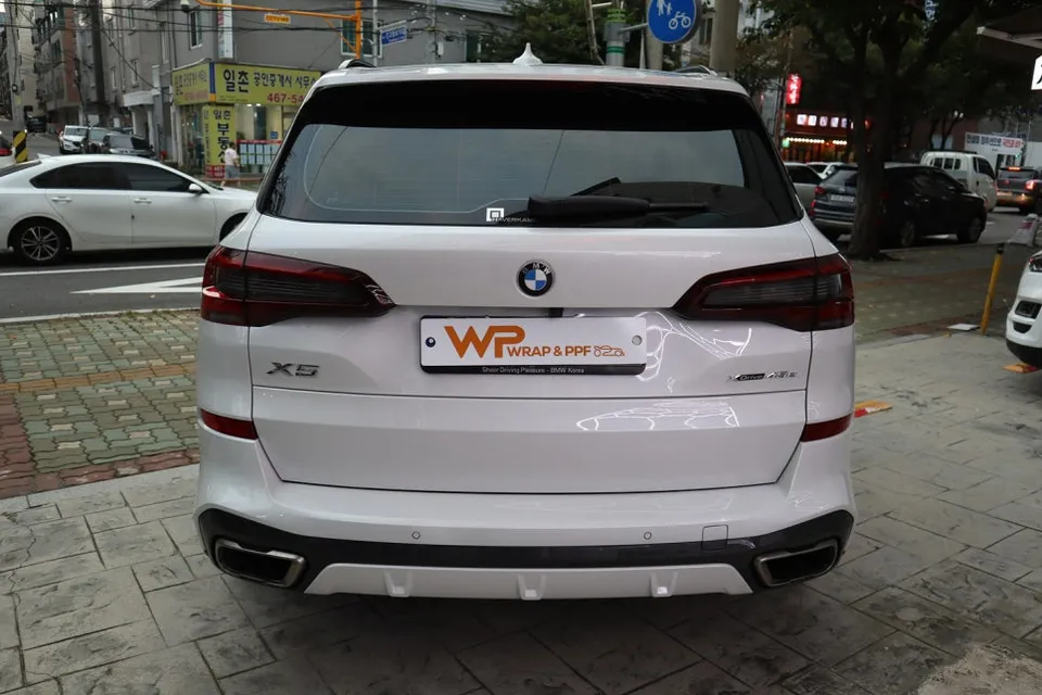 BMW X5のカーラッピング事例|費用目安・仕上がり 施工写真 2-2