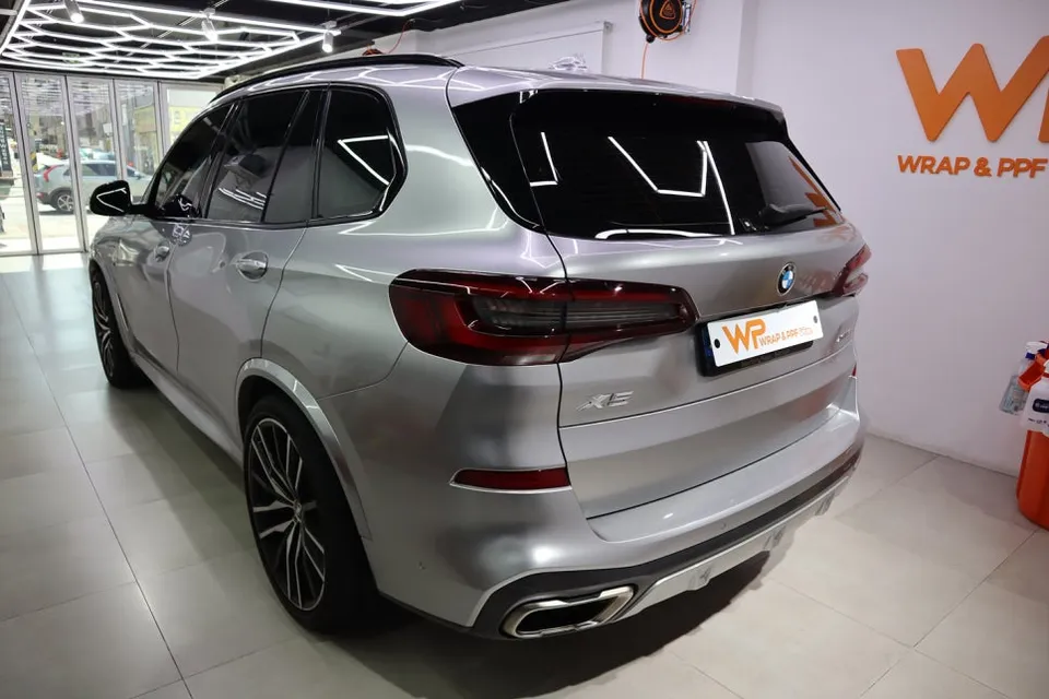 BMW X5のカーラッピング事例|費用目安・仕上がり 施工写真 3-2