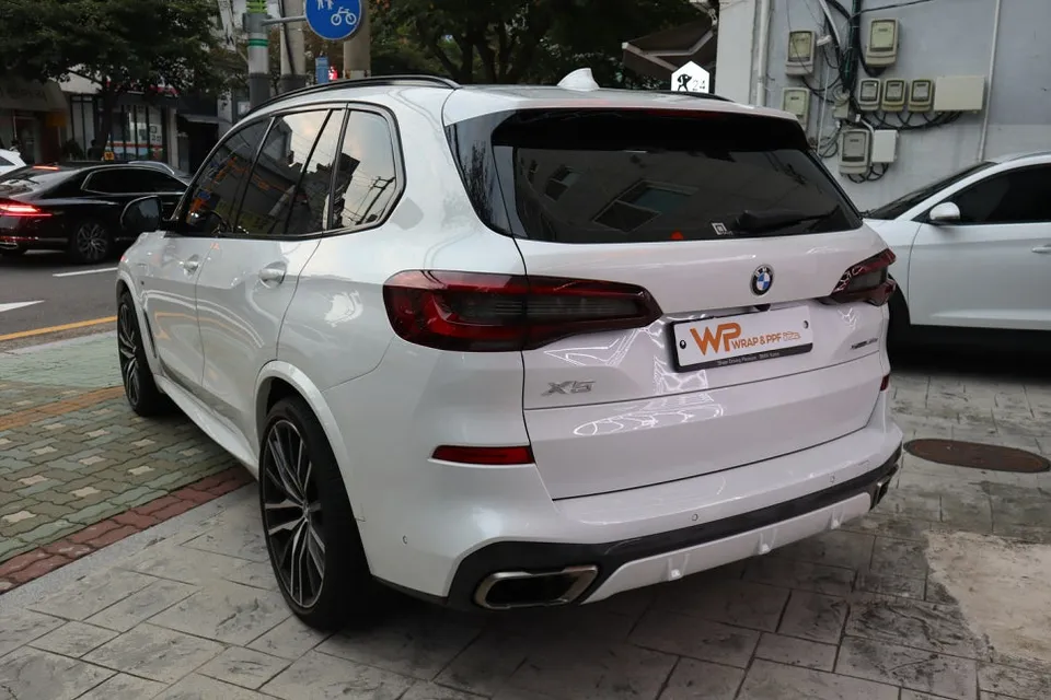 BMW X5のカーラッピング事例|費用目安・仕上がり 施工写真 1-3