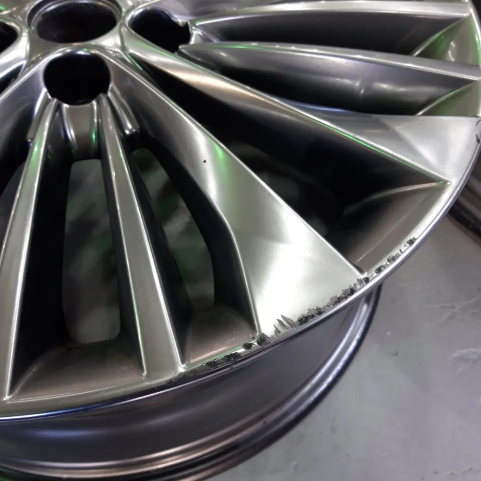 Kia K7 wheel repair - Kia K7 Wheel Repair Review — Flawless Black Metal Finish photo 3