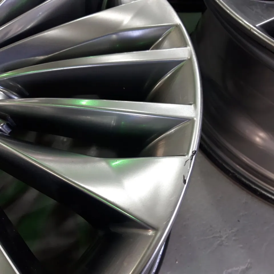Kia K7 wheel repair - Kia K7 Wheel Repair Review — Flawless Black Metal Finish photo 4