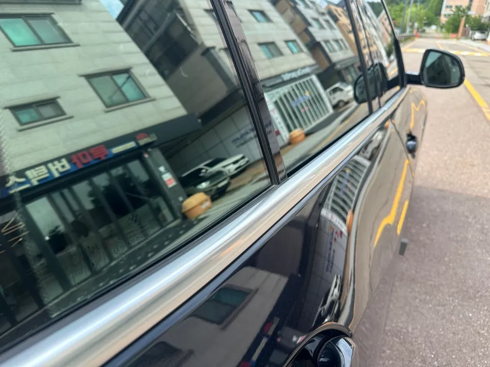 BMW X5のカーラッピング事例｜クローム部分のブラックアウト 施工写真 3-3
