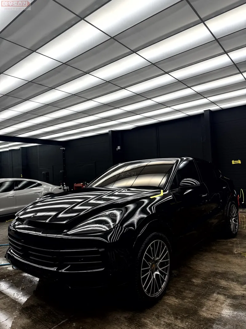 Porsche CayenneのカラーPPF施工事例|費用目安・仕上がり 施工写真 1-1