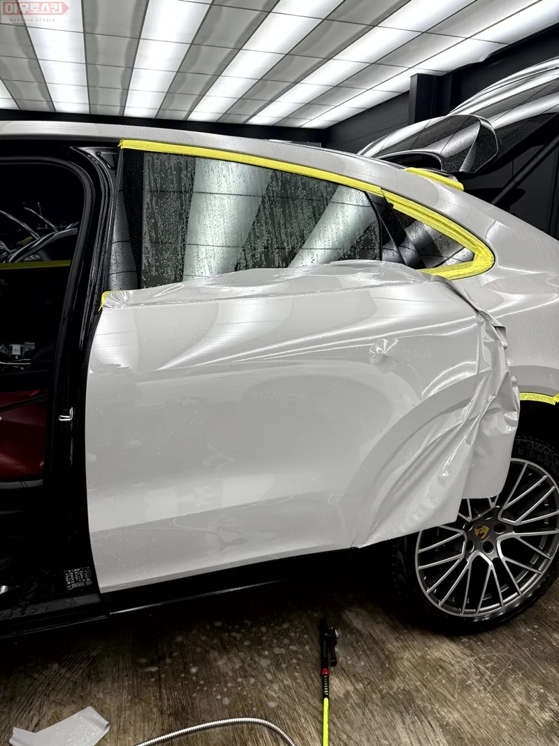 Porsche CayenneのカラーPPF施工事例|費用目安・仕上がり 施工写真 2-3