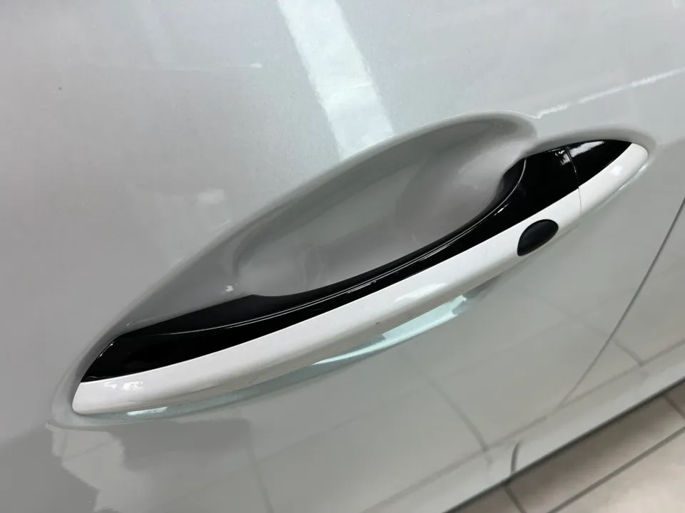 Hyundai Grandeur HGのカーラッピング事例｜クロームパーツの質感変化 施工写真 3-2