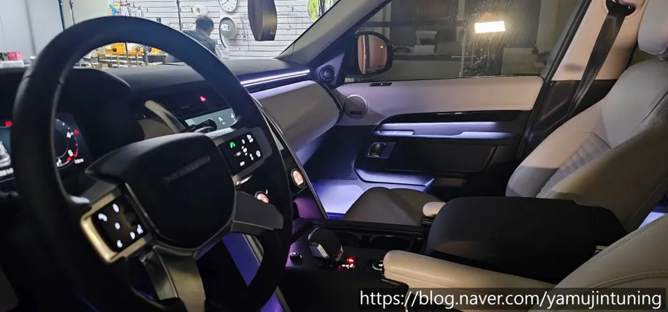 Land Rover Discovery 5 ambient lighting - Land Rover Discovery 5 Ambient Lighting Review — Cost & Results photo 3
