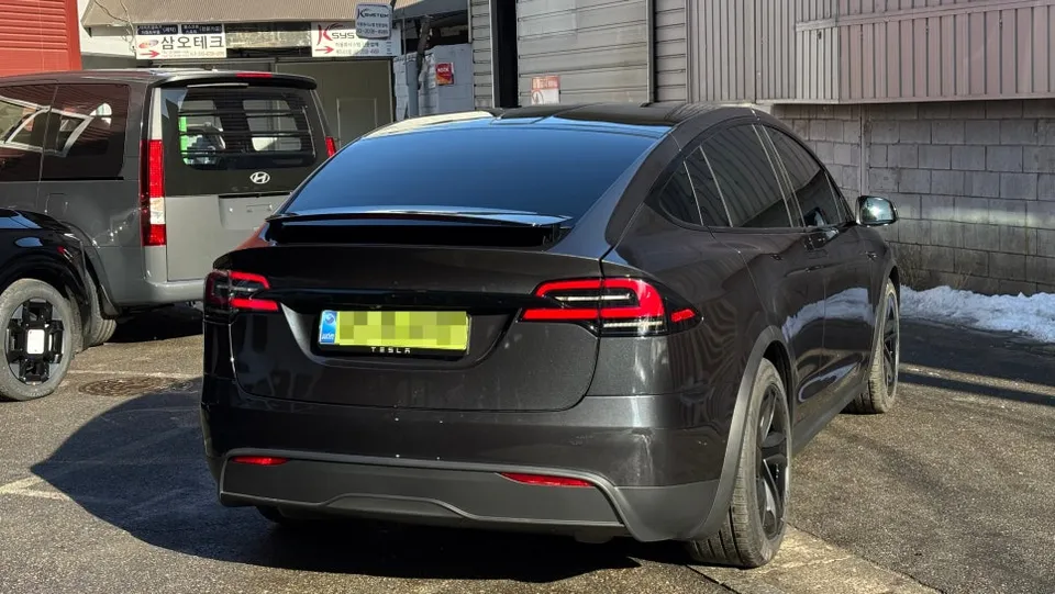 Tesla Model Xのカーフィルム施工事例|費用目安・仕上がり 施工写真 4-1