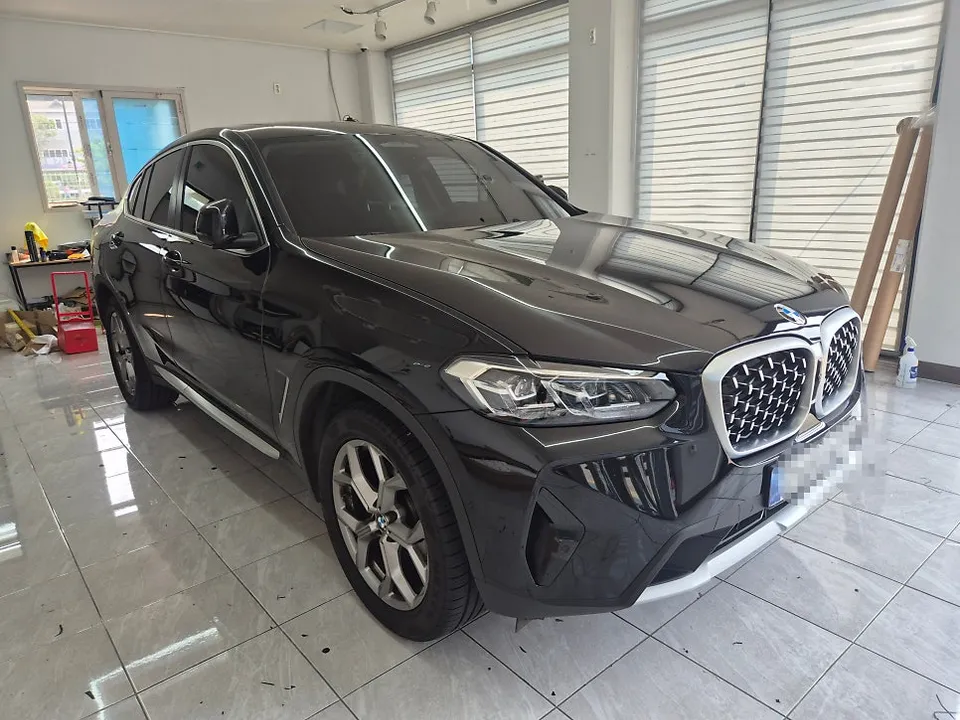 BMW X4のカーラッピング事例 施工写真 4-1