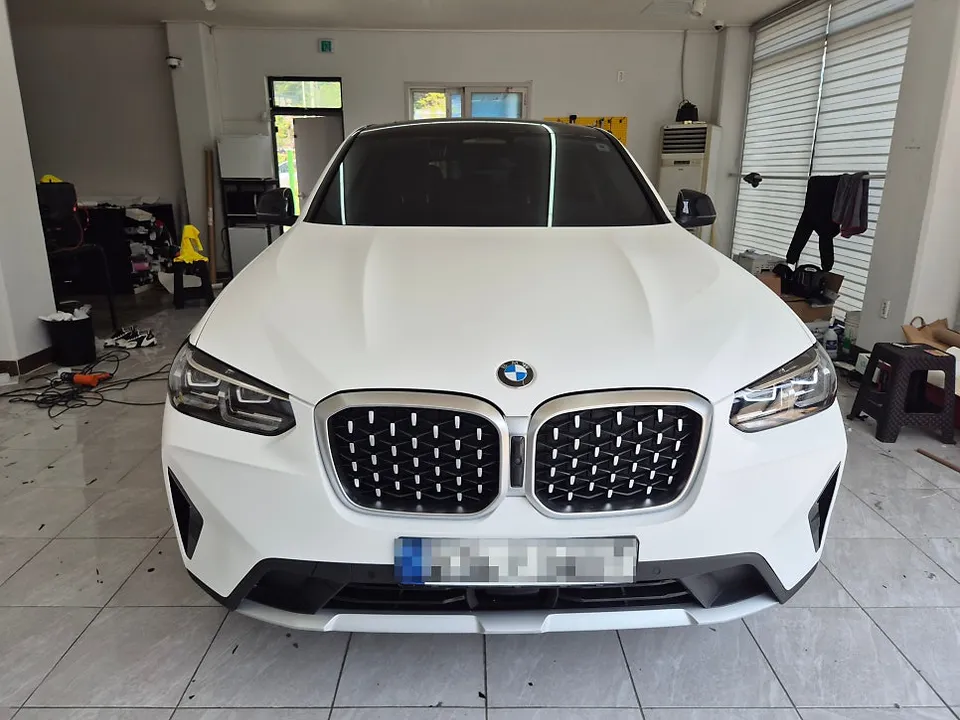 BMW X4のカーラッピング事例 施工写真 3-2
