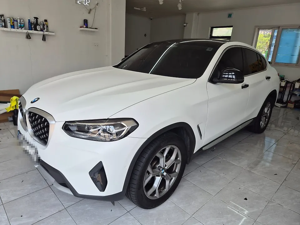 BMW X4のカーラッピング事例 施工写真 1-3