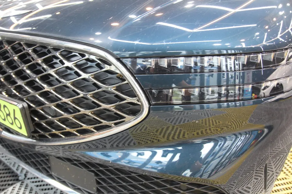 Genesis G90のガラスコーティング事例｜仕上がりと費用目安 施工写真 2-1