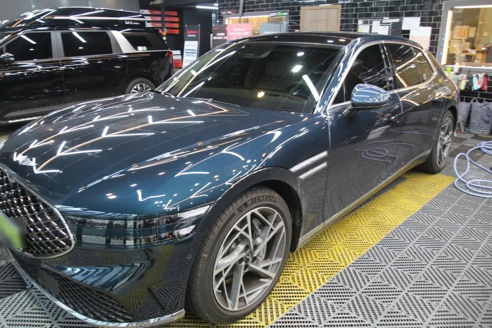 Genesis G90のガラスコーティング事例｜仕上がりと費用目安 施工写真 3-1