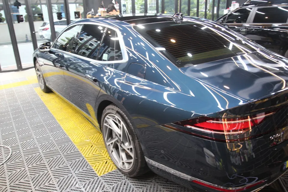 Genesis G90のガラスコーティング事例｜仕上がりと費用目安 施工写真 1-3