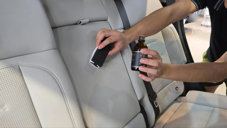 Hyundai Santa Feのガラスコーティング事例 施工写真 4-2