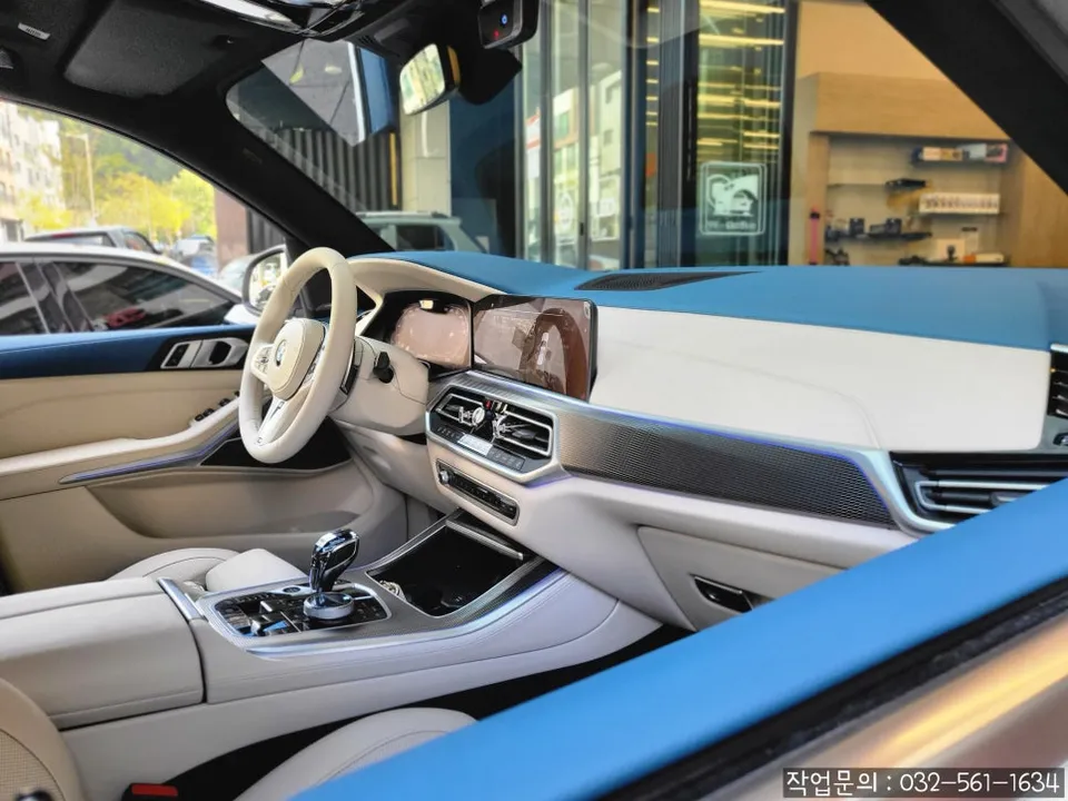 BMW X5 Interior Customization Review: Yacht Blue & Beige photo 2