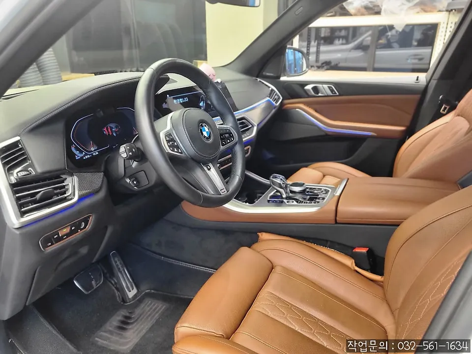 BMW X5 interior customization - BMW X5 Interior Customization Review: Yacht Blue & Beige photo 5