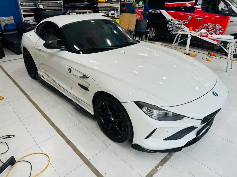 BMW Z4のカーラッピング事例|費用目安・仕上がり 施工写真 3-1