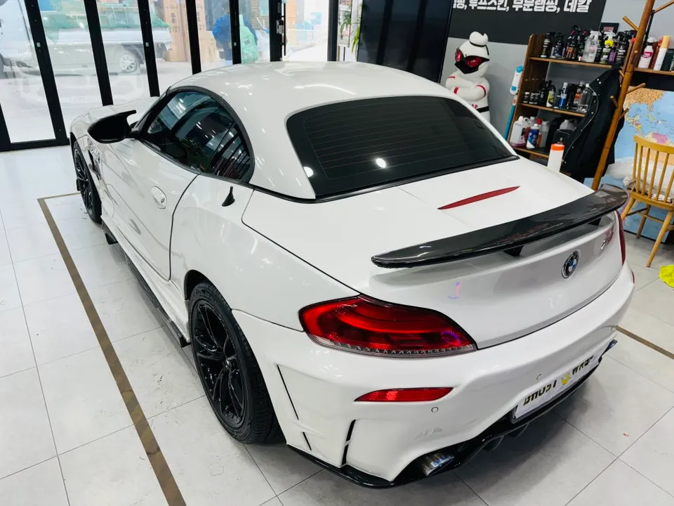 BMW Z4のカーラッピング事例|費用目安・仕上がり 施工写真 2-2