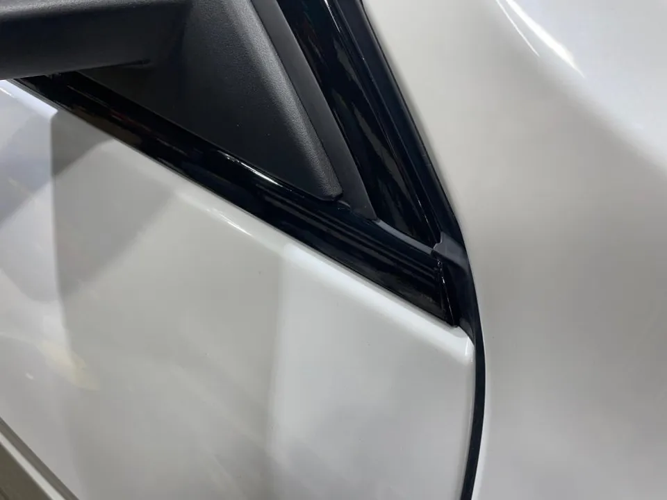 BMW X7のカーラッピング事例|クロームパーツのブラック化 施工写真 1-2